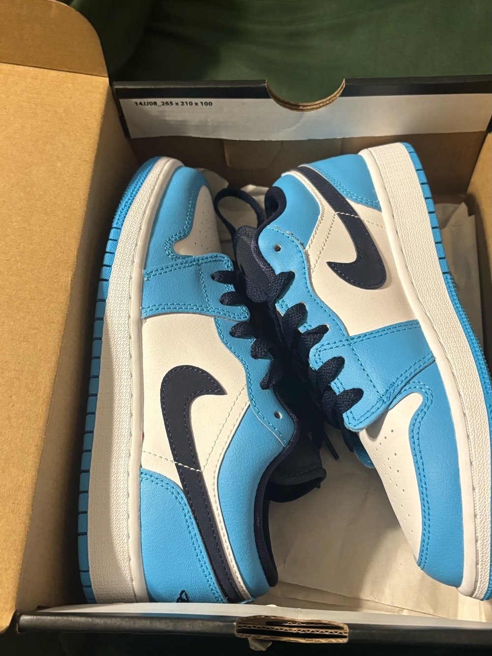 Nike Kids Low-Top Sneakers in White, Light Blue and Navy